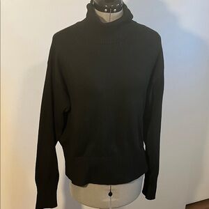 Noli Elegant Black Turtleneck Sweater